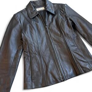 90s fitted black leather jacket – minimalist moto streetwear chic